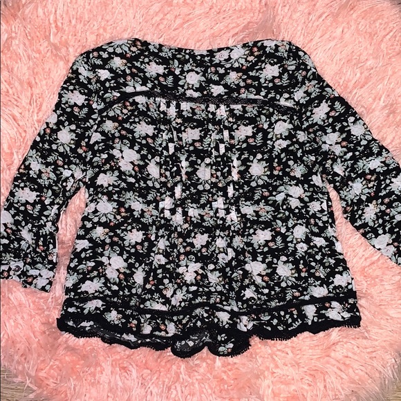 Floral blouse with pleats and lace - Picture 3 of 6